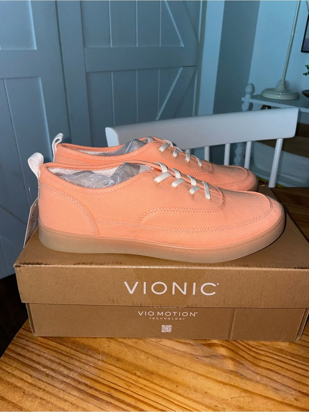 Vionic Women's Beach Cyan Slip On Sneaker In shell coral Sz 10M NWB